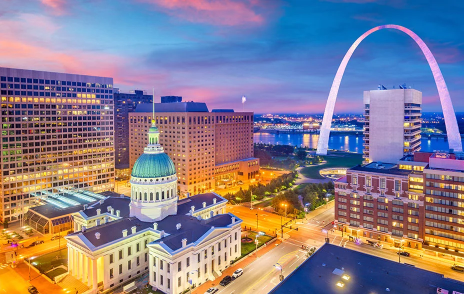 St. Louis arch from the courthouse, aerial view